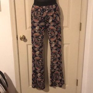 Funky pattern stretchy leggings w/ flared bottoms